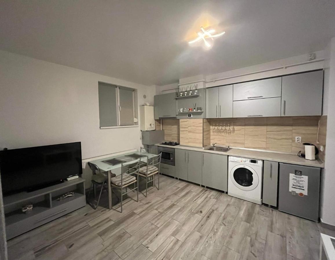 Modern & Elegant Apartament Craiova Bagian luar foto